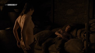 Maisie Williams nua em Game Of Thrones 1
