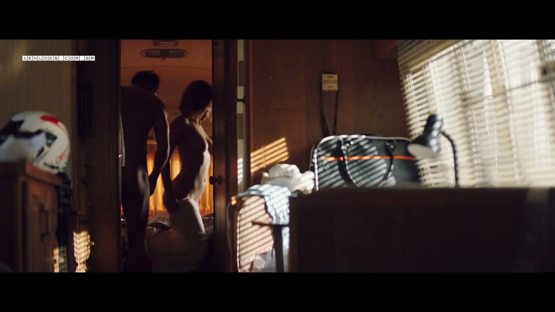 Adele Exarchopoulos nua pelada em Racer and The JailBird