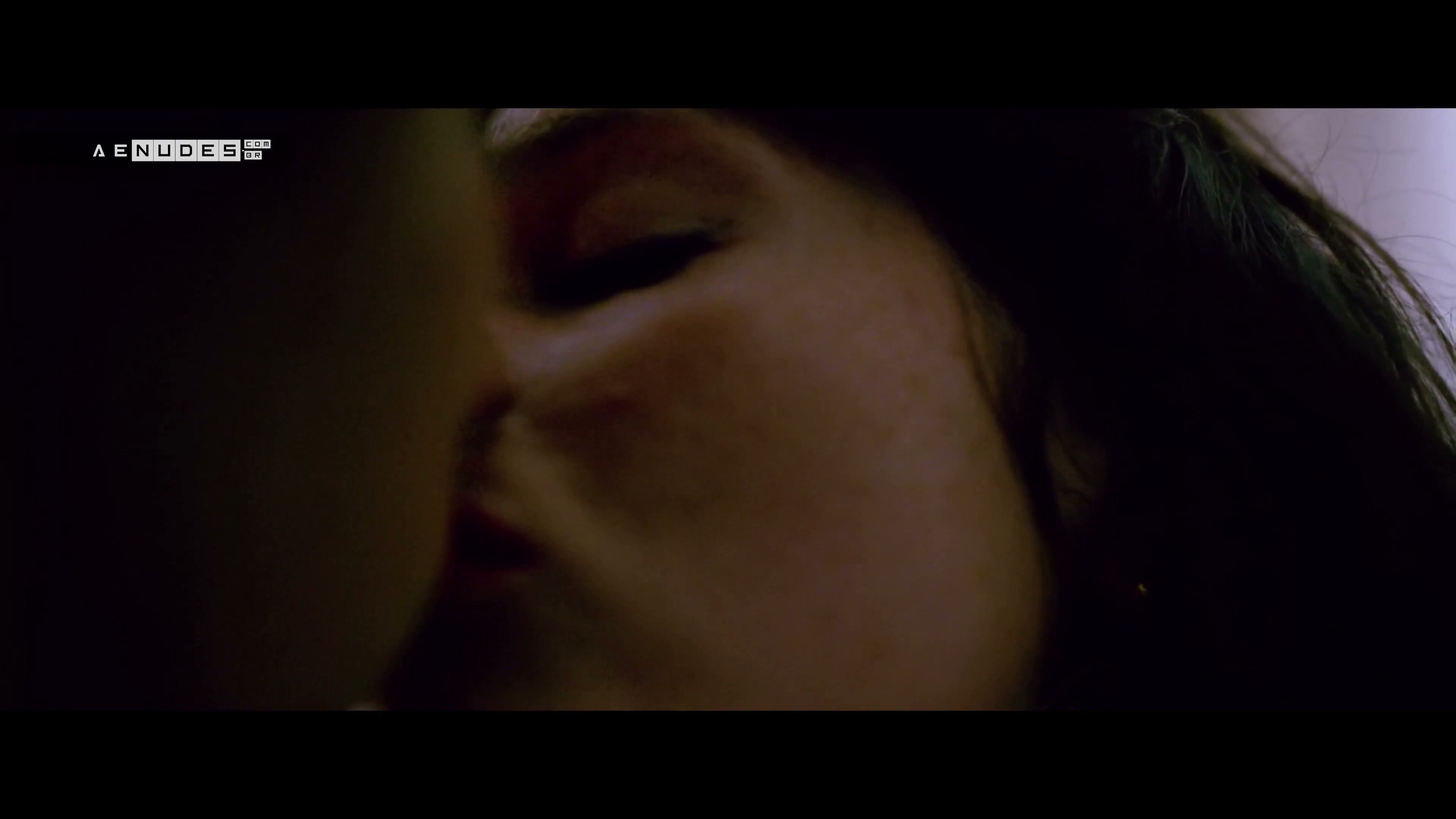 Adele Exarchopoulos Gemma Arterton nua pelada em Orphan