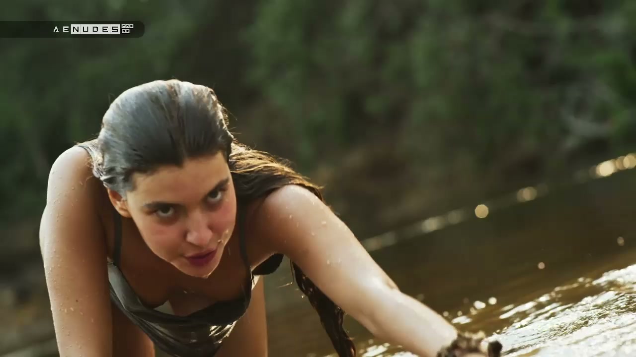 Alanis Guillen nua pelada em Pantanal