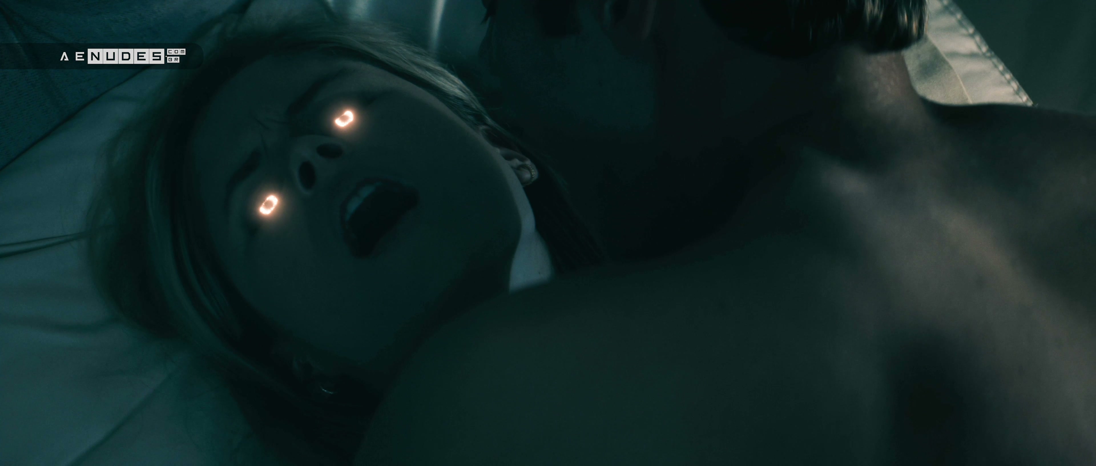 Erin Moriarty nua pelada em The Boys