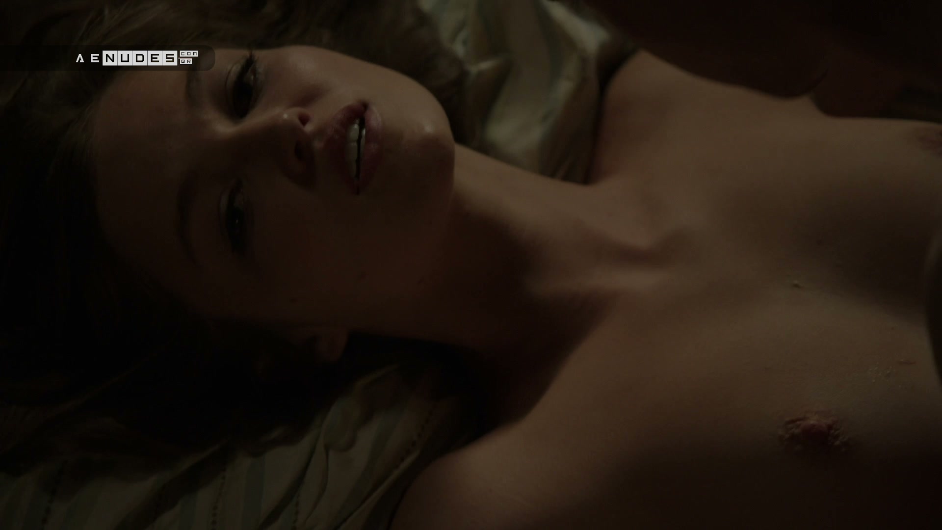 Lili Simmons nua pelada em Banshee