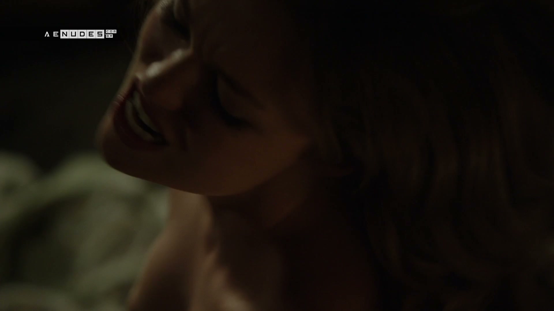 Lili Simmons nua pelada em Banshee