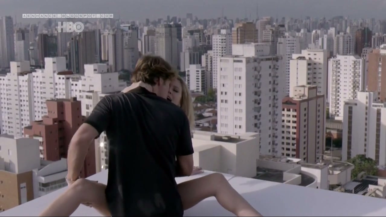 Aline Jones nua pelada em O Negocio