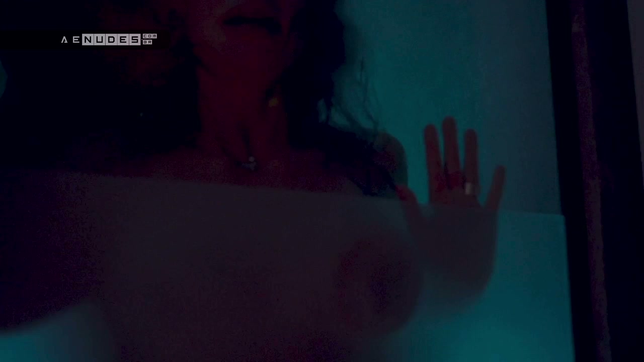 Alinne Moraes nua pelada em Um Lugar ao Sol