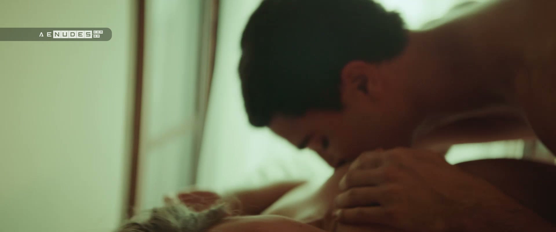 Carla Diaz nua pelada em O Menino Que Matou Meus Pais