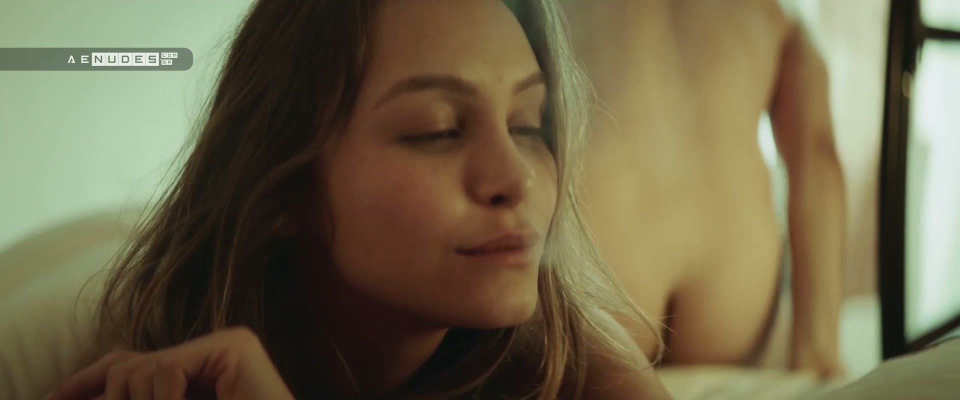 Carla Diaz nua pelada em O Menino Que Matou Meus Pais