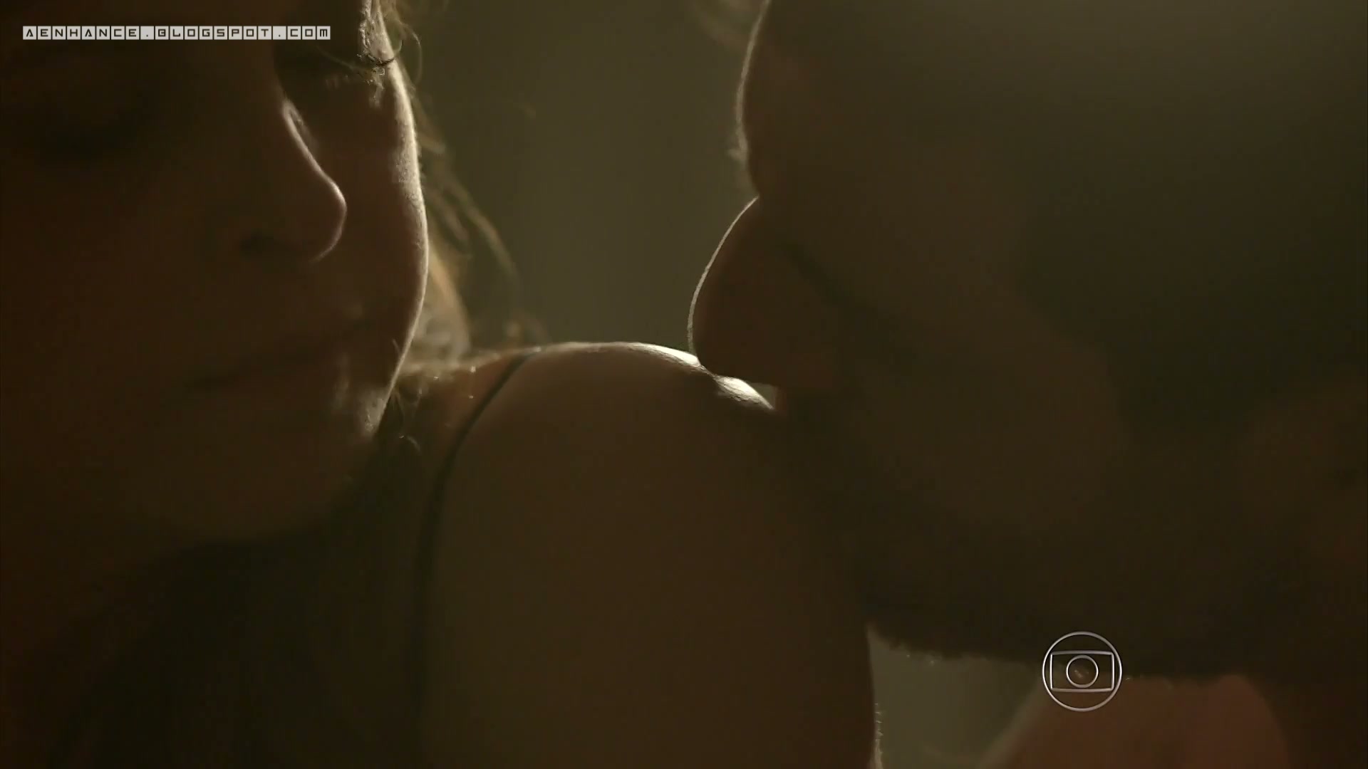 Drica Moraes nua pelada em Verdades Secretas