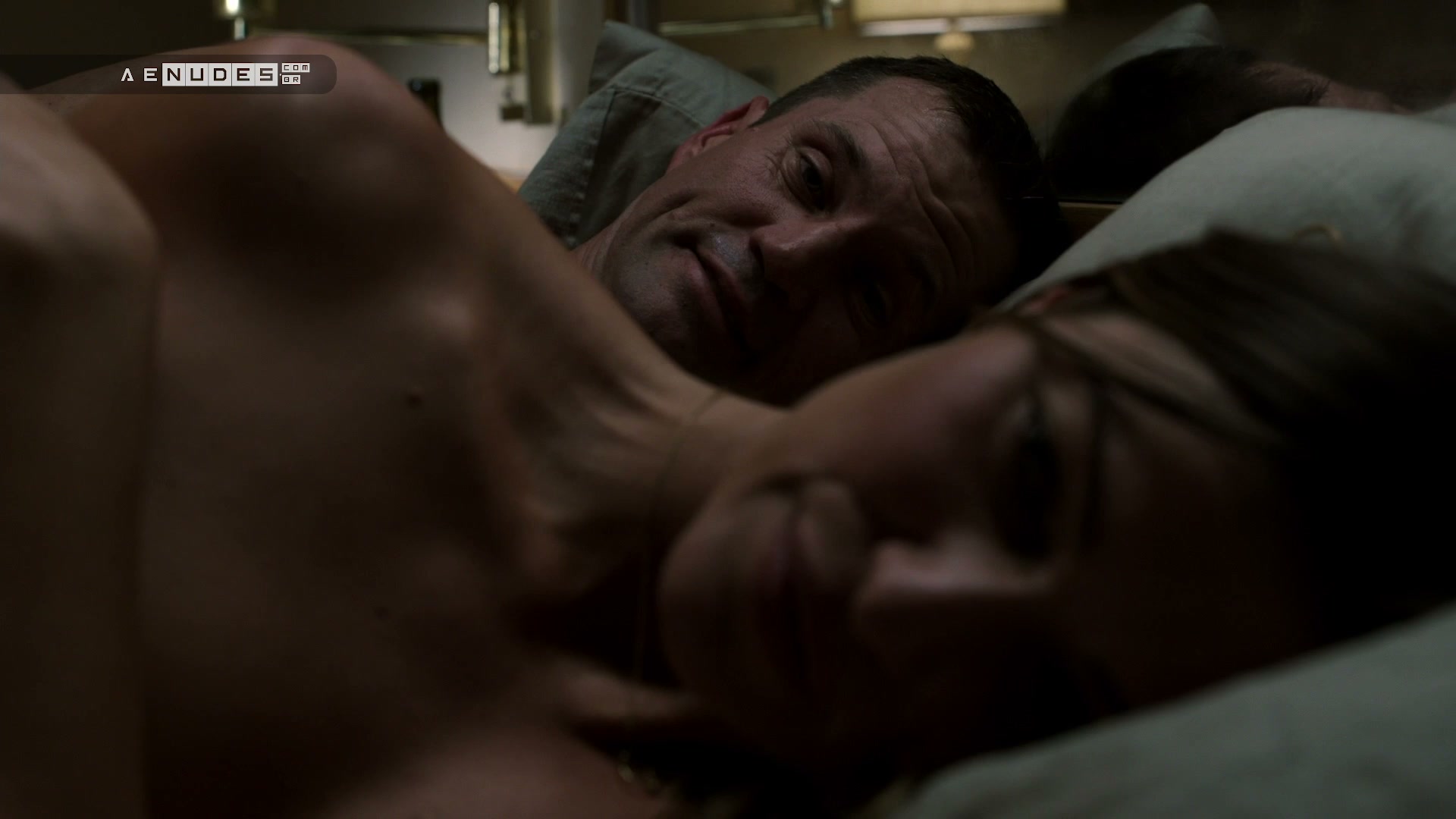 Ivana Milicevic nua pelada em Banshee