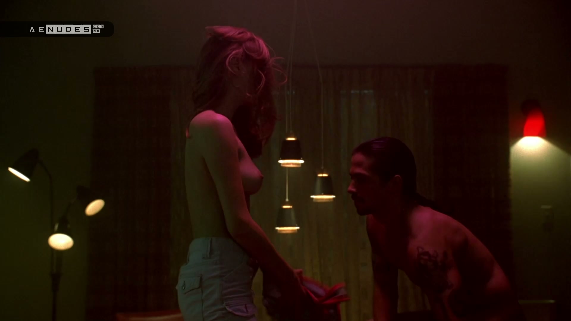Anne Hathaway Bijou Phillips nua pelada em Havoc