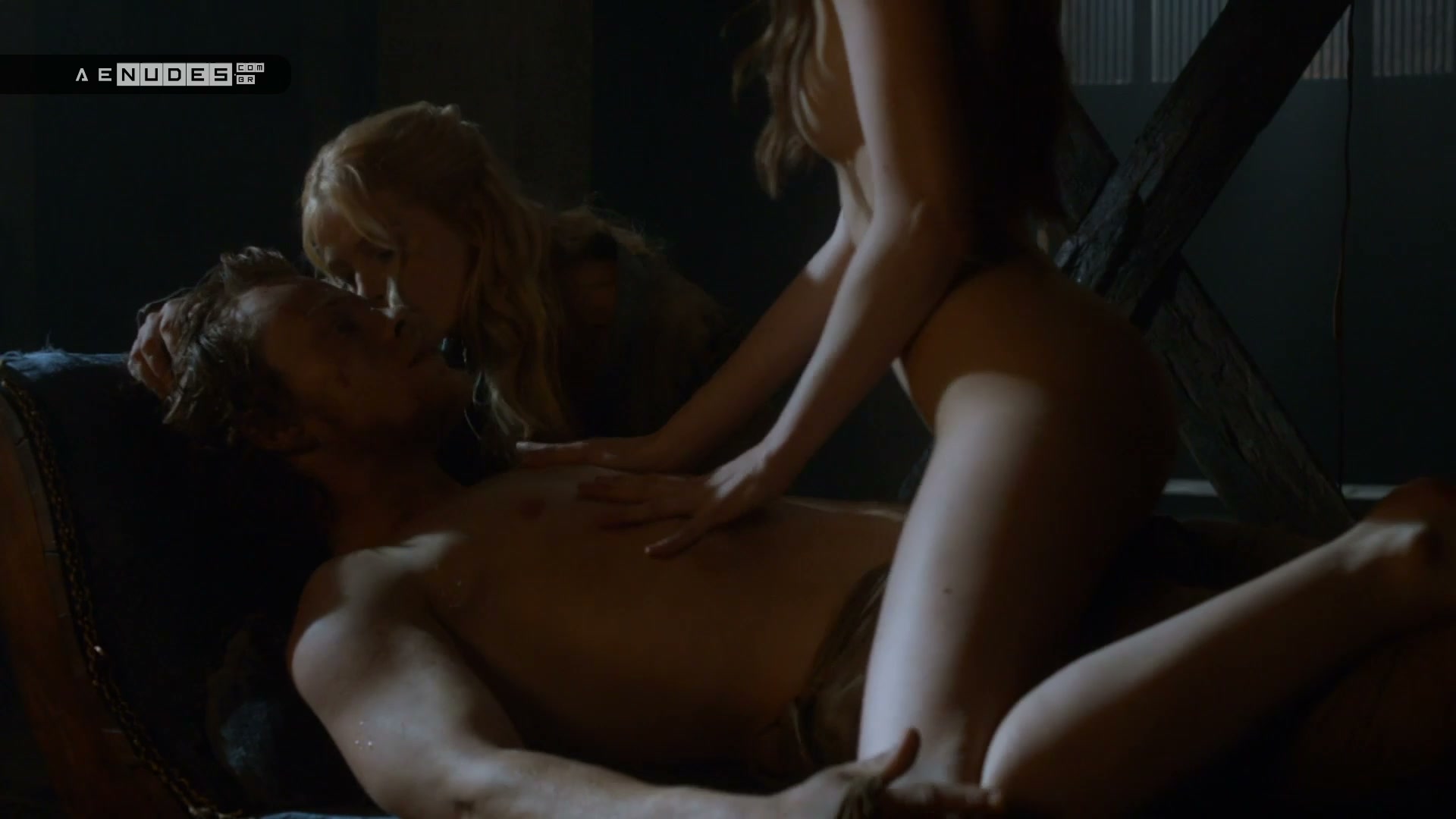 Charlotte Hope nua pelada em Game Of Thrones