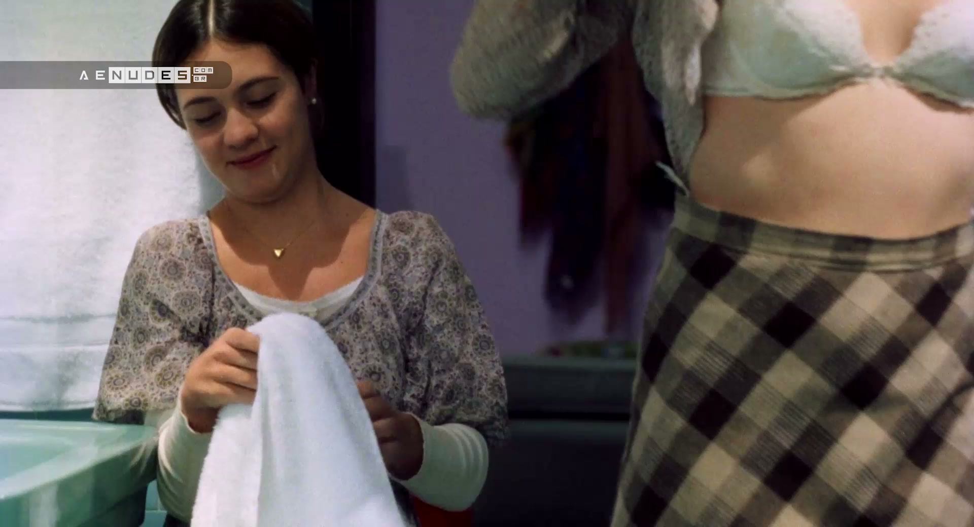 Drica Moraes nua pelada em As Meninas