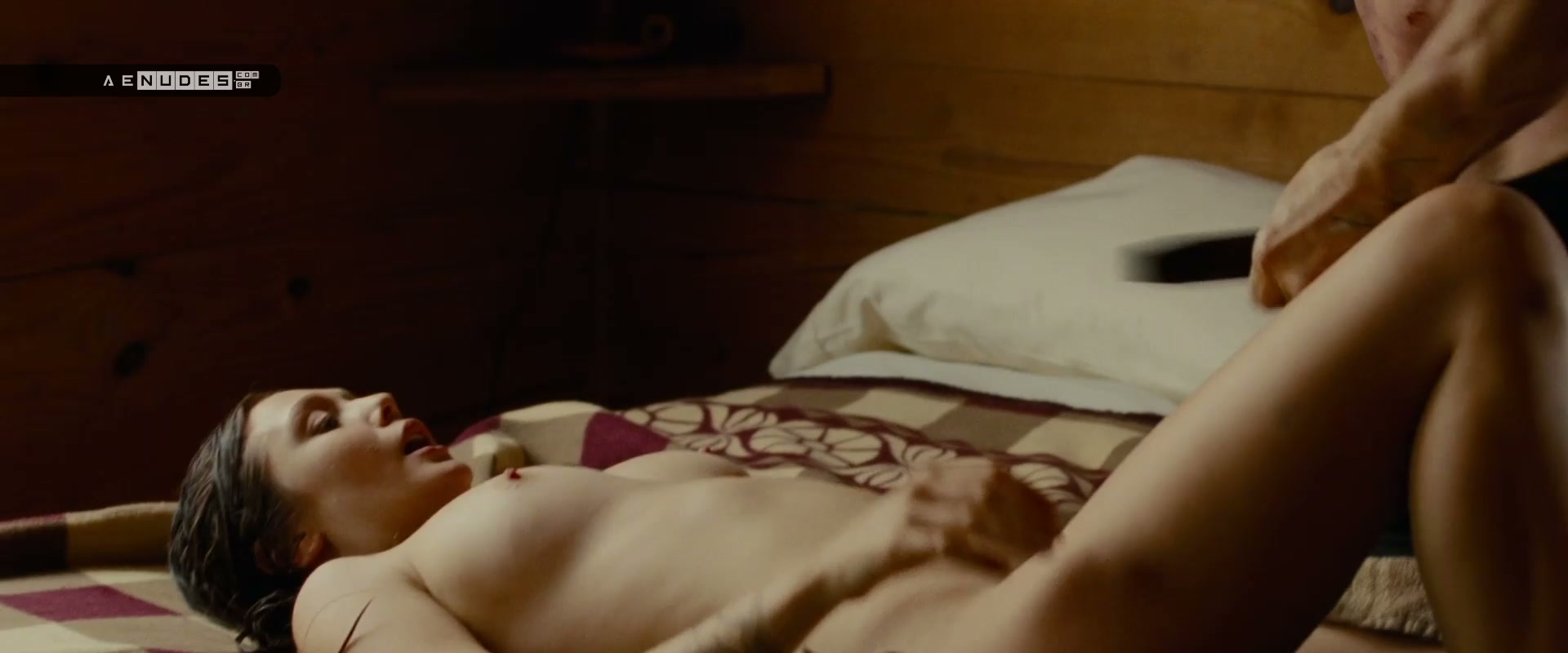 Elizabeth Olsen nua pelada em Oldboy