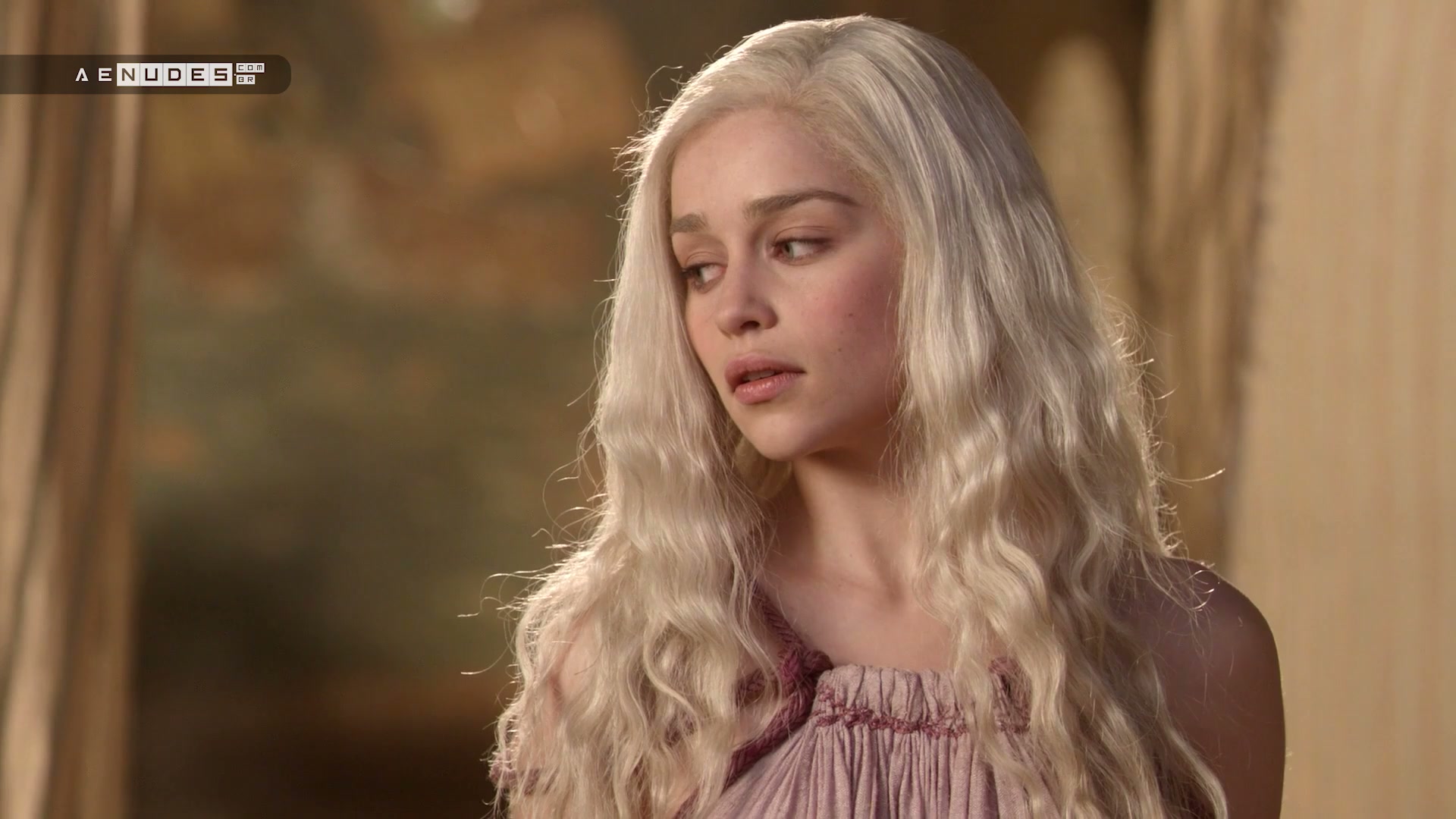 Emilia Clarke nua pelada em Game Of Thrones