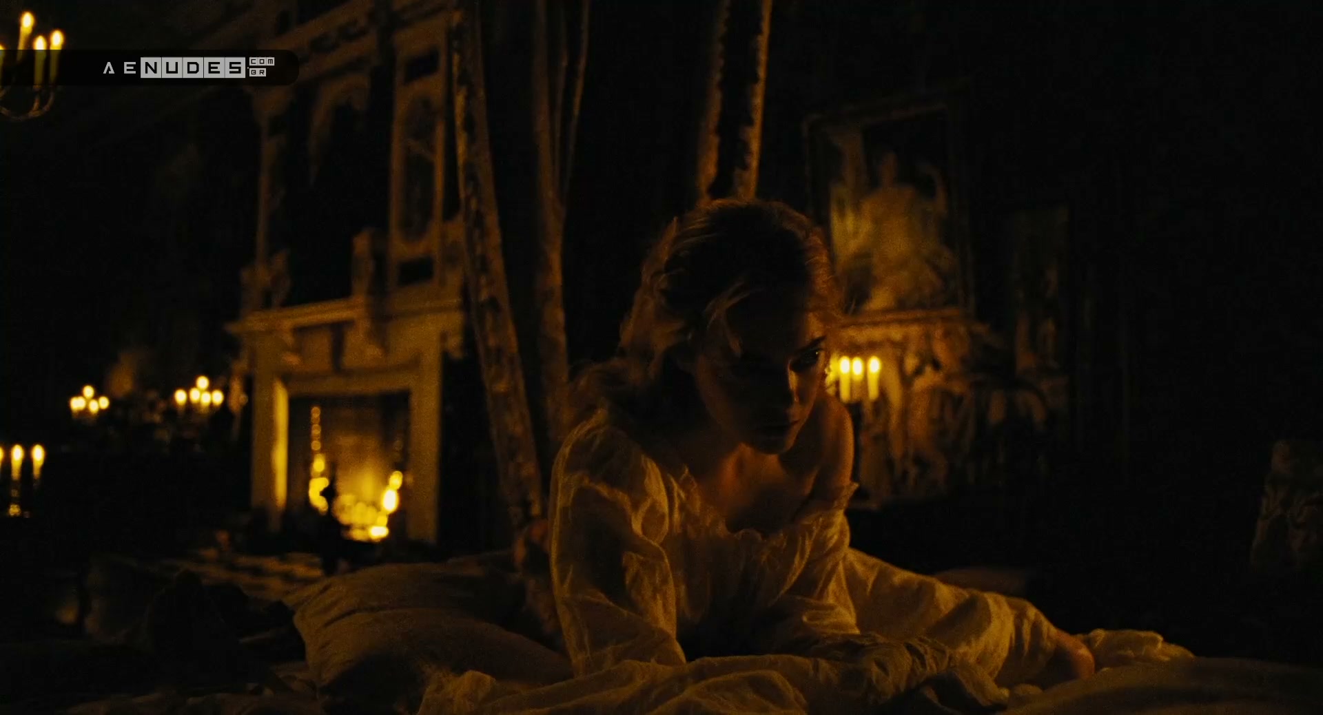 Emma Stone nua pelada em The Favourite