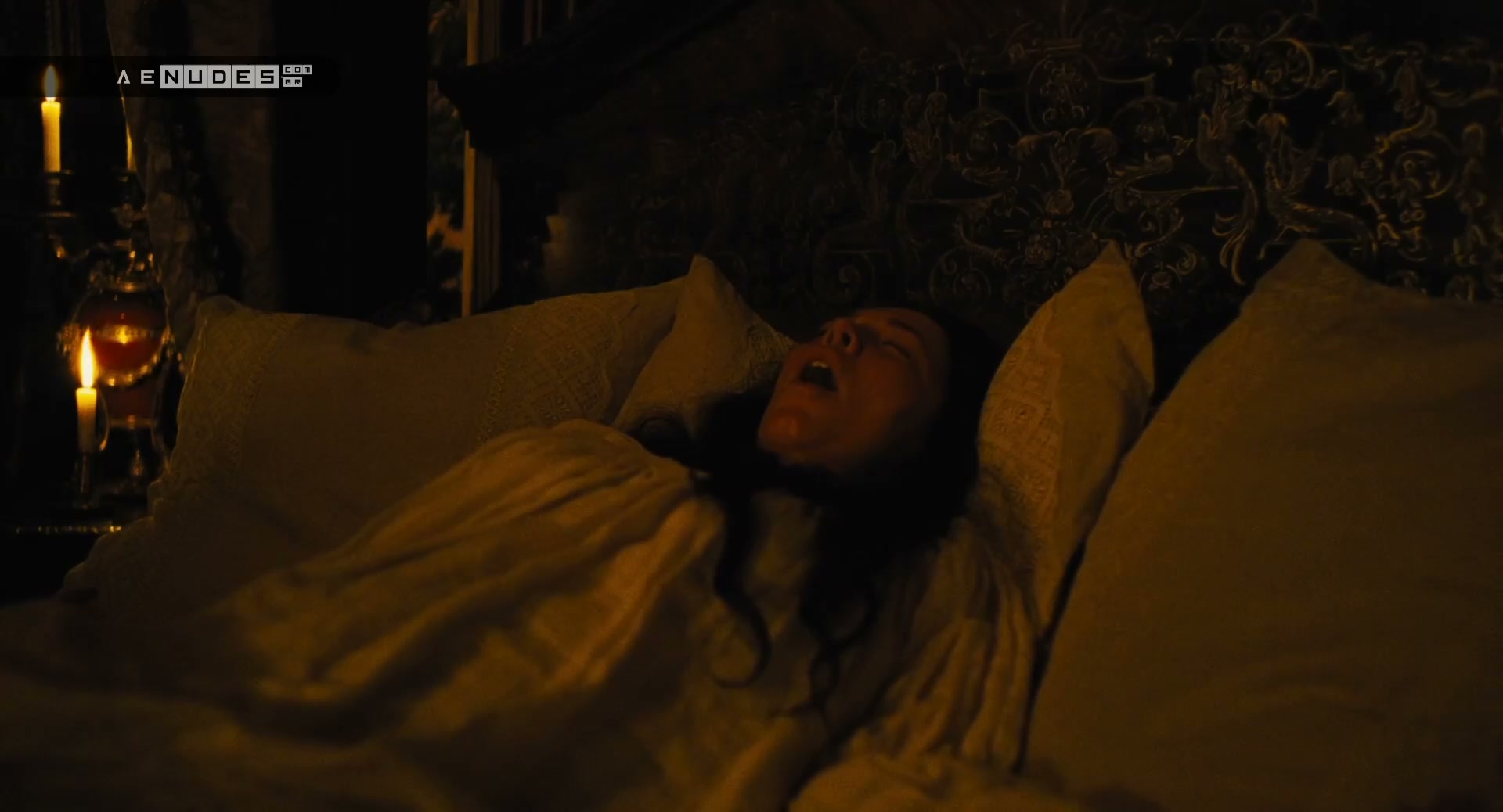 Emma Stone nua pelada em The Favourite