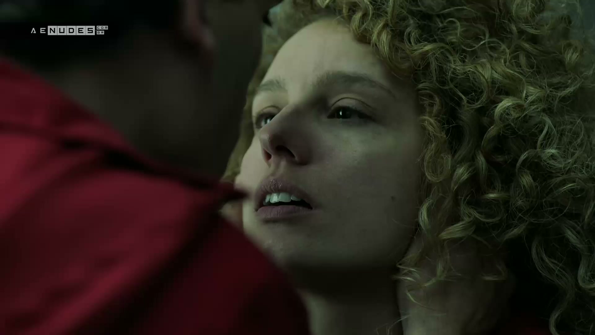 Esther Acebo nua pelada em La Casa de Papel