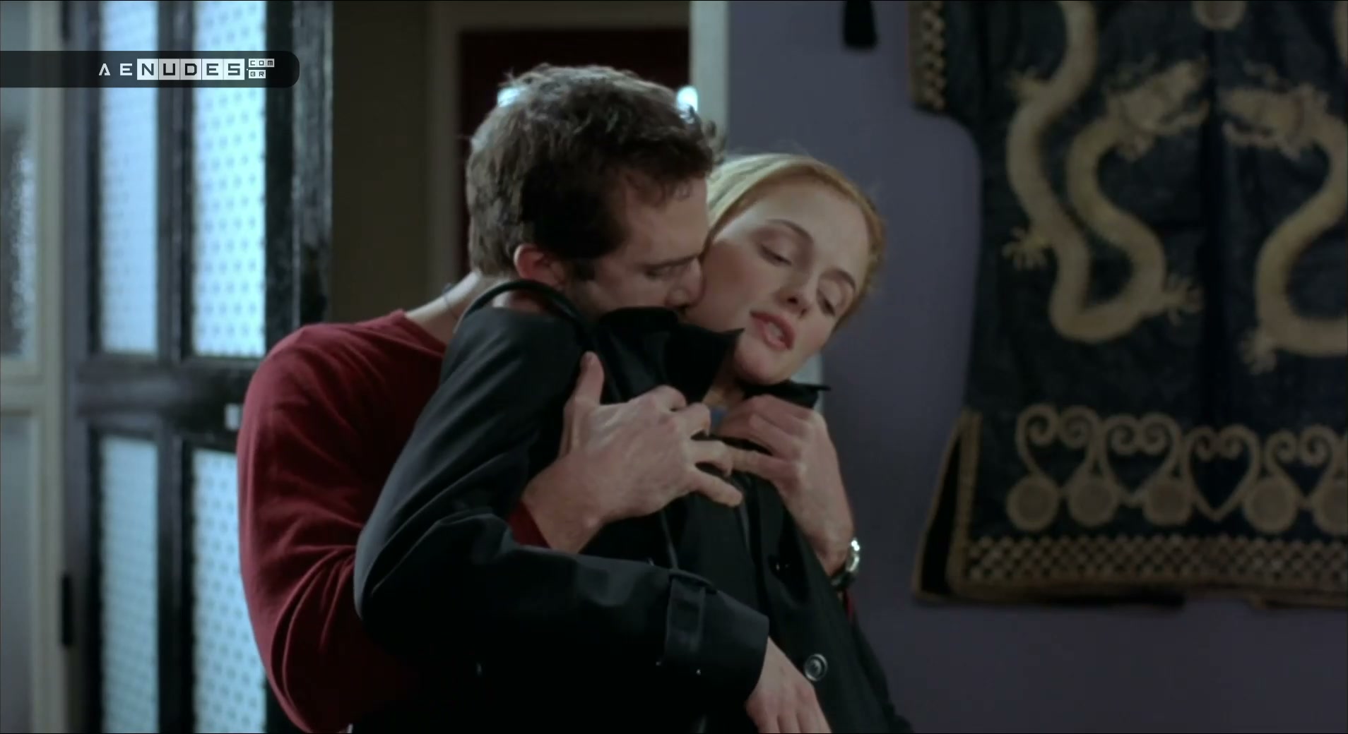 Heather Graham nua pelada em Killing Me Softly