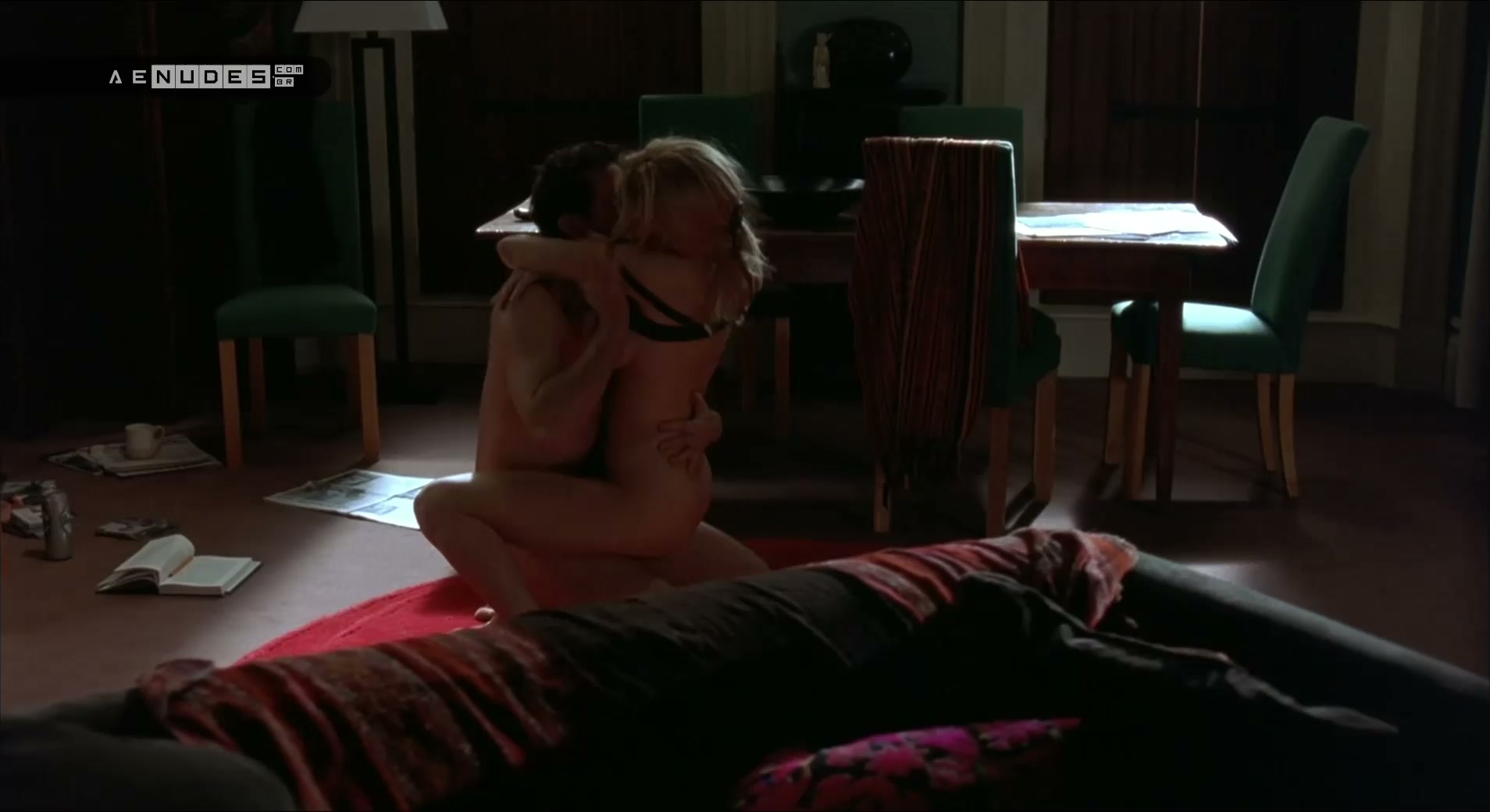 Heather Graham nua pelada em Killing Me Softly