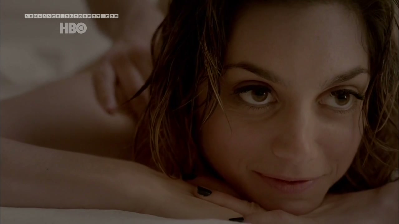 Juliana Schalch nua pelada em O Negocio