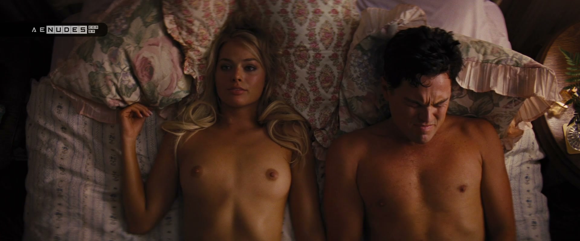 Margot Robbie nua pelada em O Lobo de Wall Street