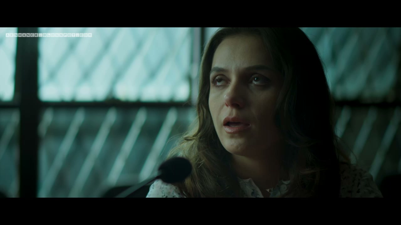 Monica Iozzi nua pelada em Assedio