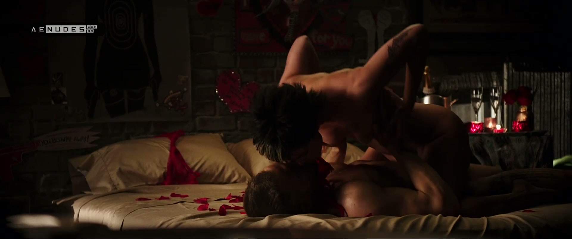 Morena Baccarin nua pelada em Deadpool