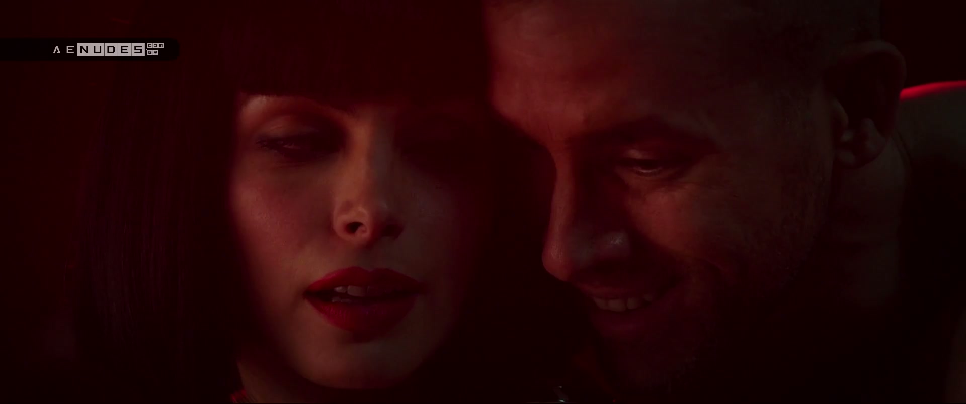 Morena Baccarin nua pelada em Deadpool