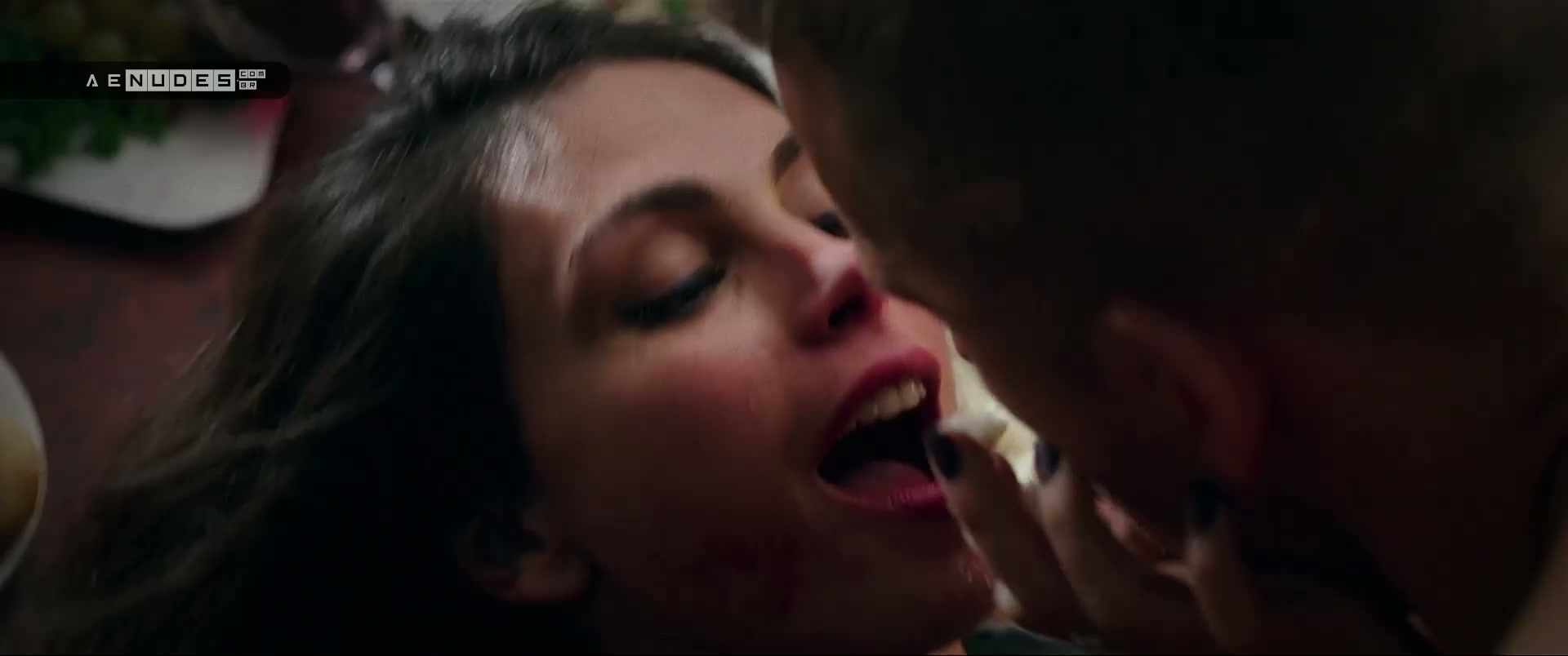 Morena Baccarin nua pelada em Deadpool