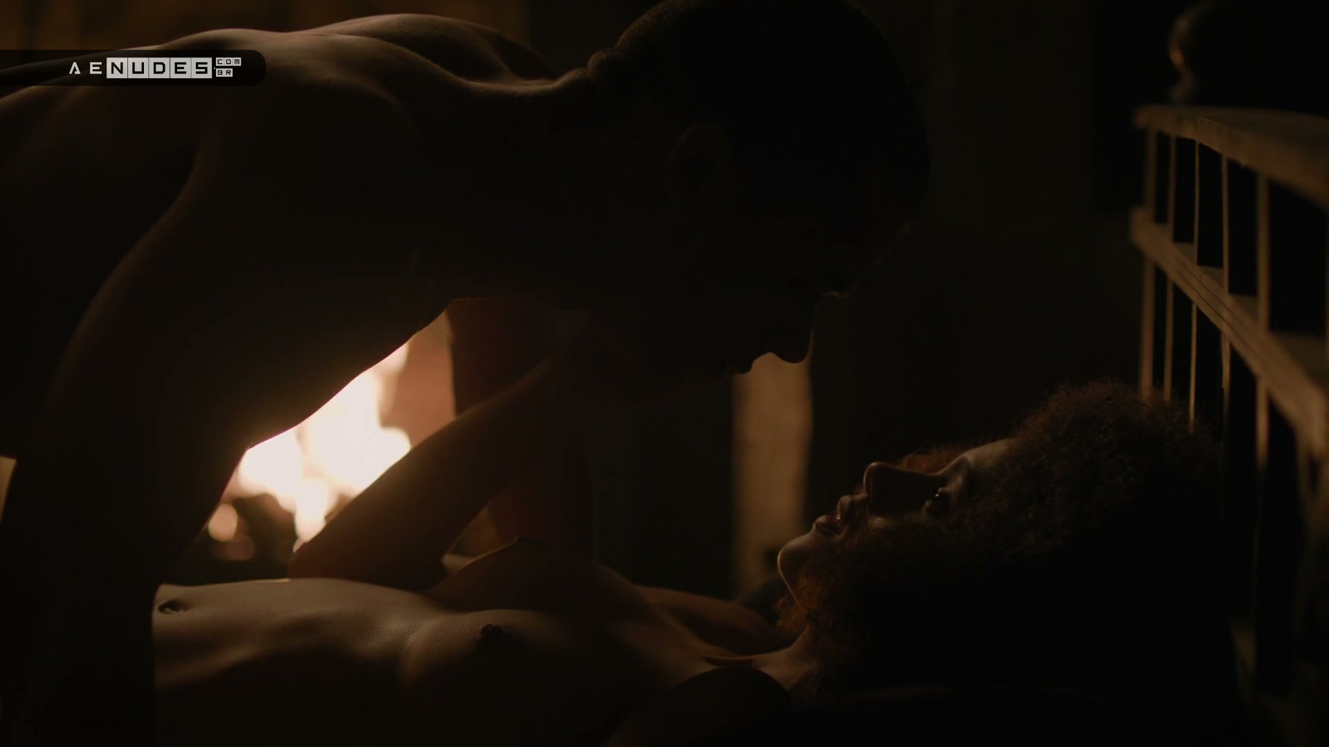 Nathalie Emmanuel nua pelada em Game Of Thrones