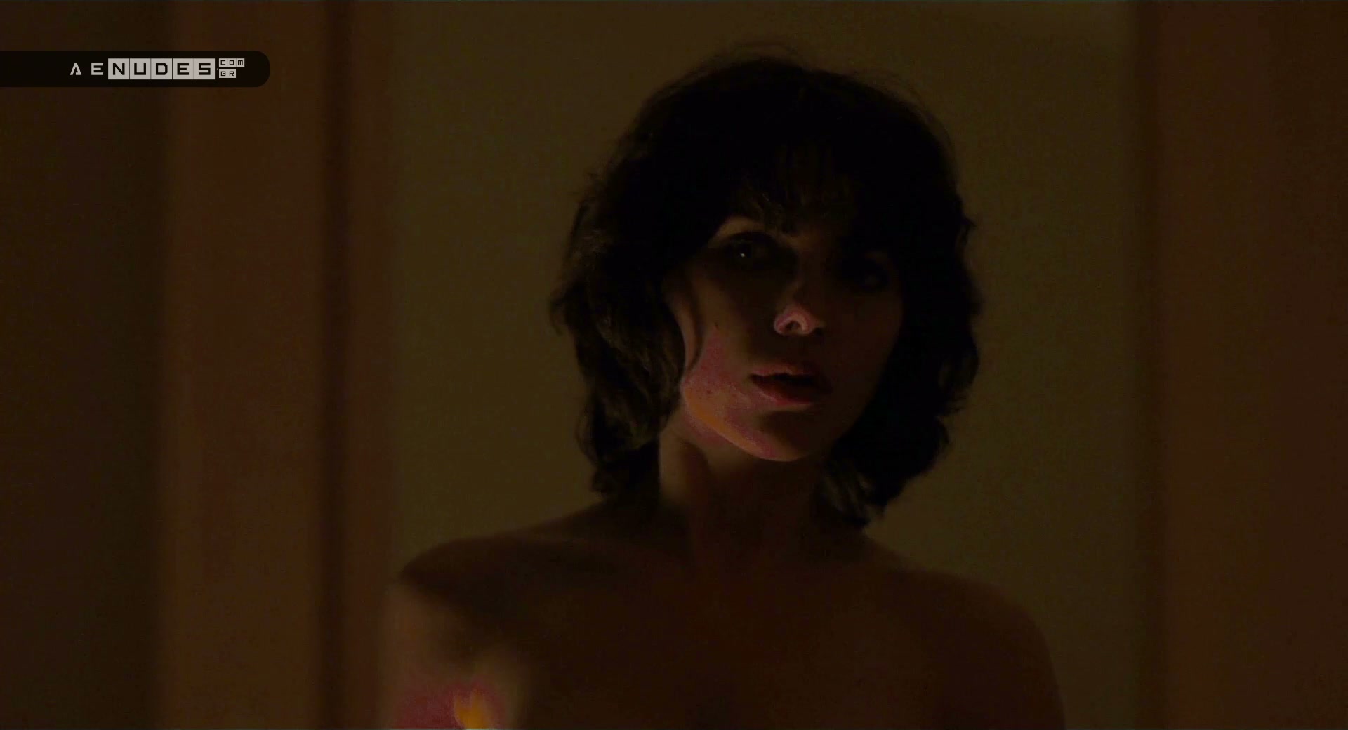 Scarlett Johansson nua pelada em Under The Skin
