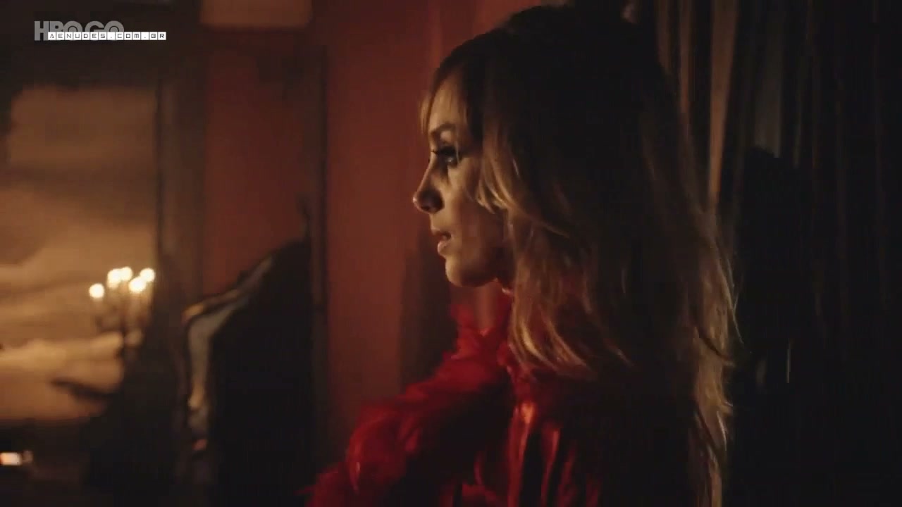 Simone Spoladore nua pelada em Magnifica 70