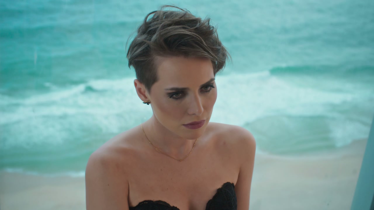 Leticia Colin nua pelada em Todas as Flores