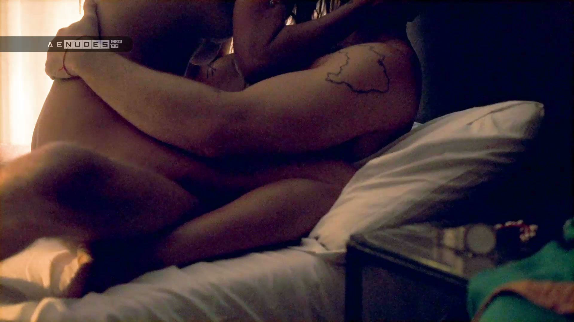 Lucy Alves nua pelada em Travessia