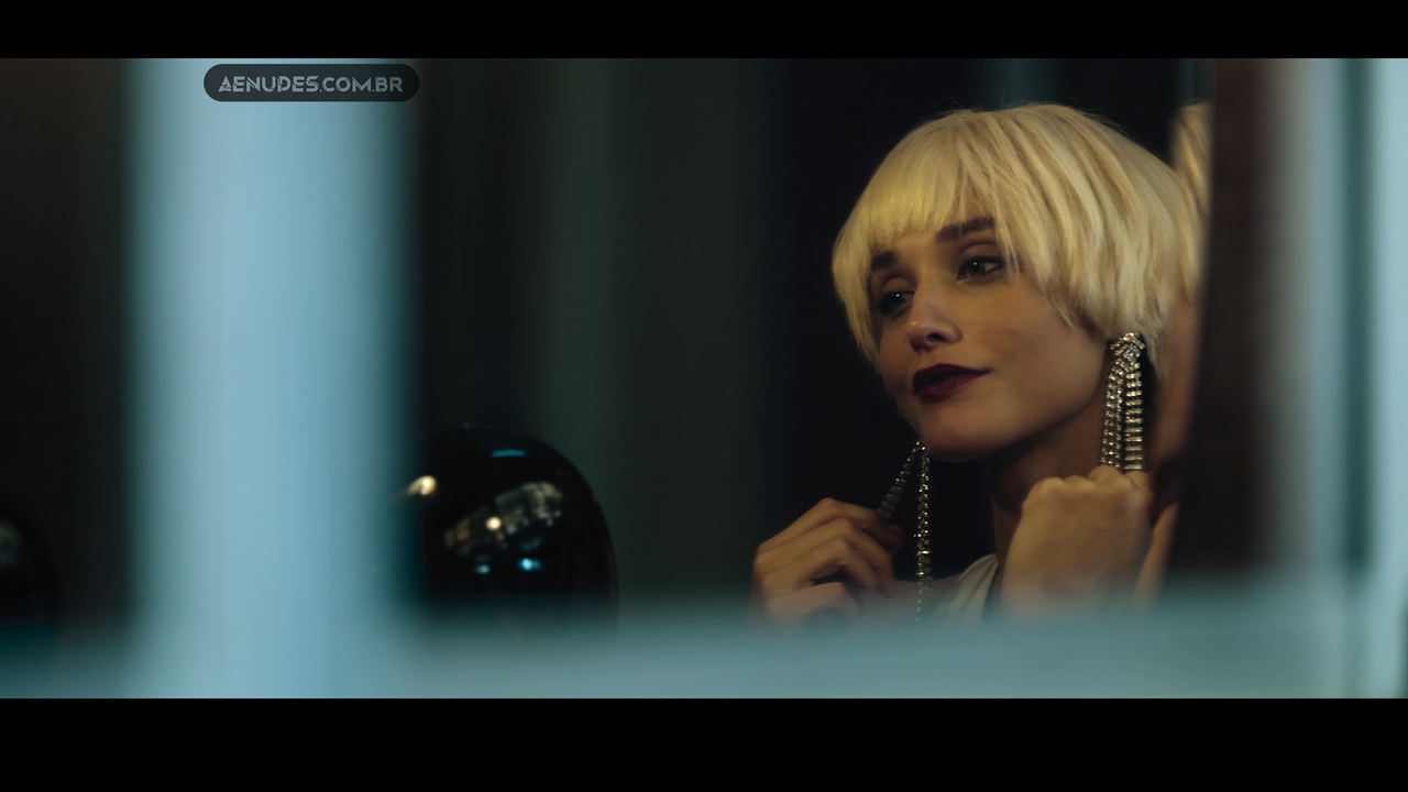 Debora Nascimento nua pelada em Olhar Indiscreto
