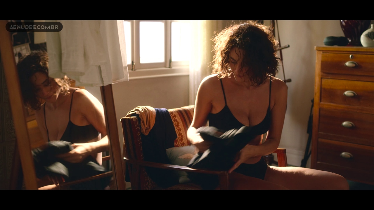 Debora Nascimento nua pelada em Olhar Indiscreto