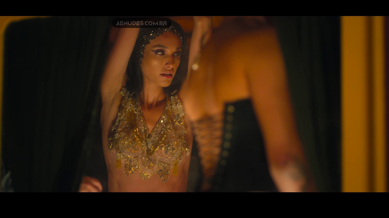 Debora Nascimento nua pelada em Olhar Indiscreto