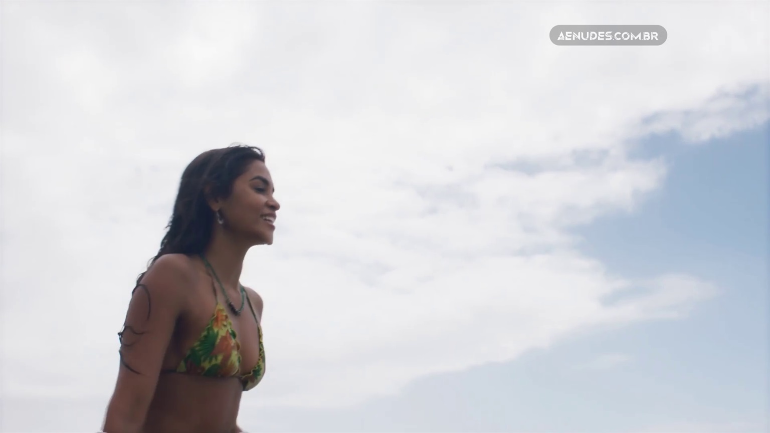 Lucy Alves nua pelada em Travessia