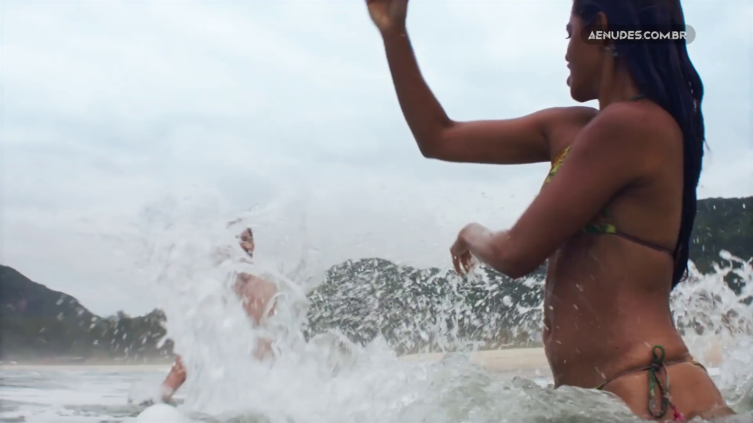Lucy Alves nua pelada em Travessia