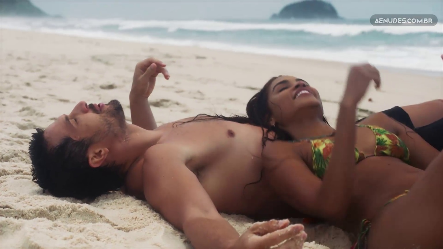Lucy Alves nua pelada em Travessia