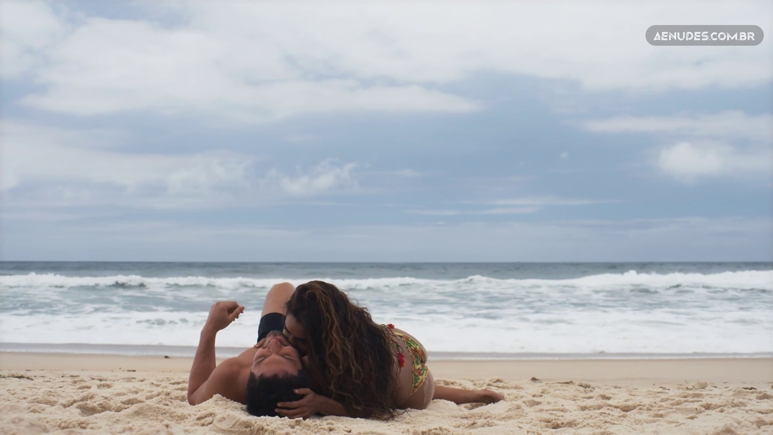 Lucy Alves nua pelada em Travessia