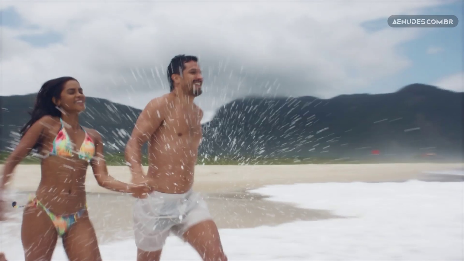 Lucy Alves nua pelada em Travessia