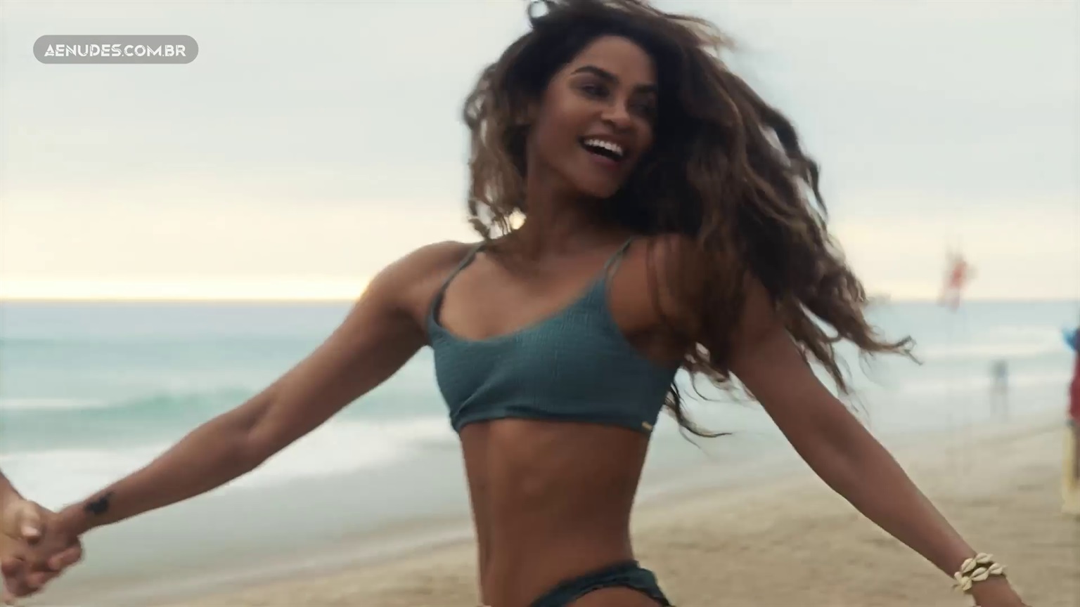 Lucy Alves nua pelada em Travessia