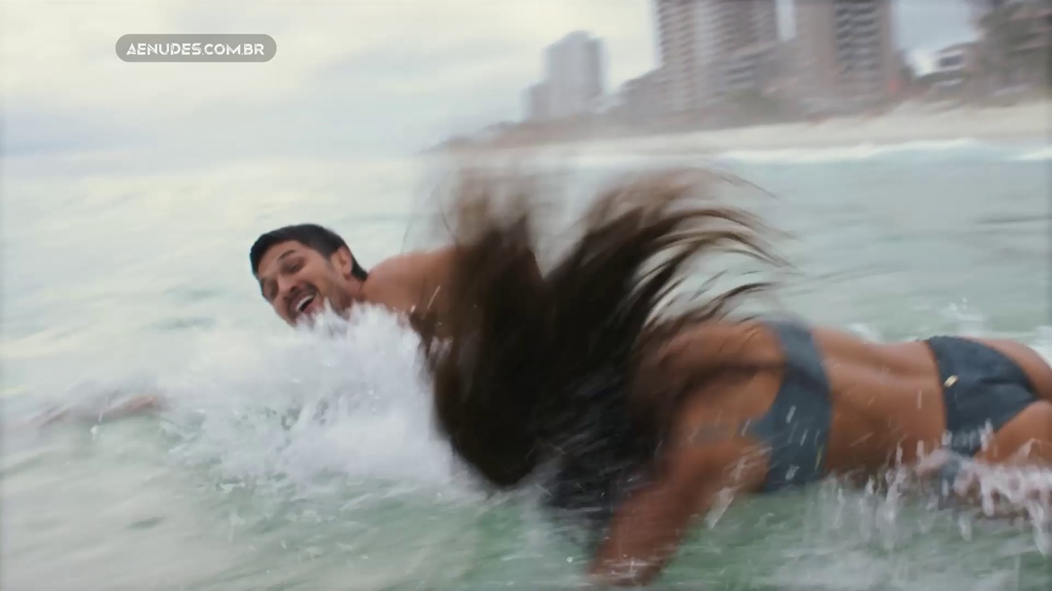 Lucy Alves nua pelada em Travessia