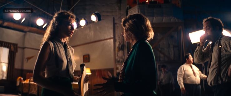 Margot Robbie nua pelada em Babylon