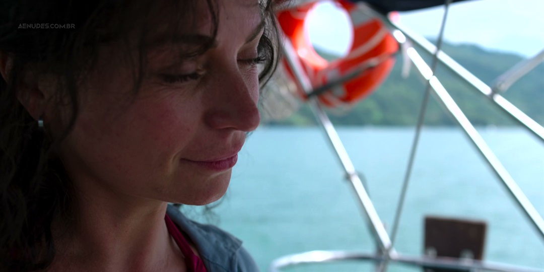 Julia Konrad nua pelada em dom