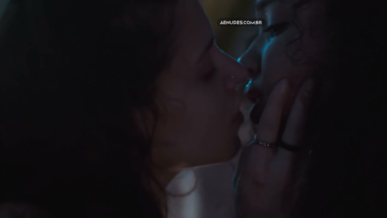 Mel Lisboa nua e pelada cena de sexo em Pacto de Sangue (Série)