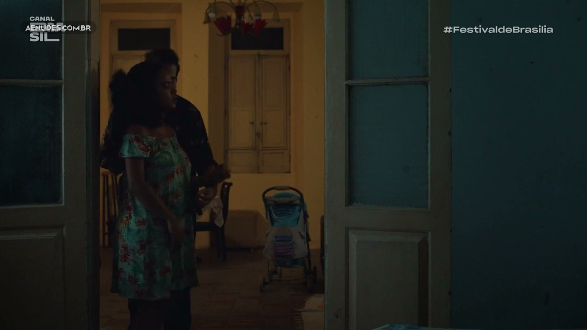 Aline Brune nua pelada em Longe do Paraiso