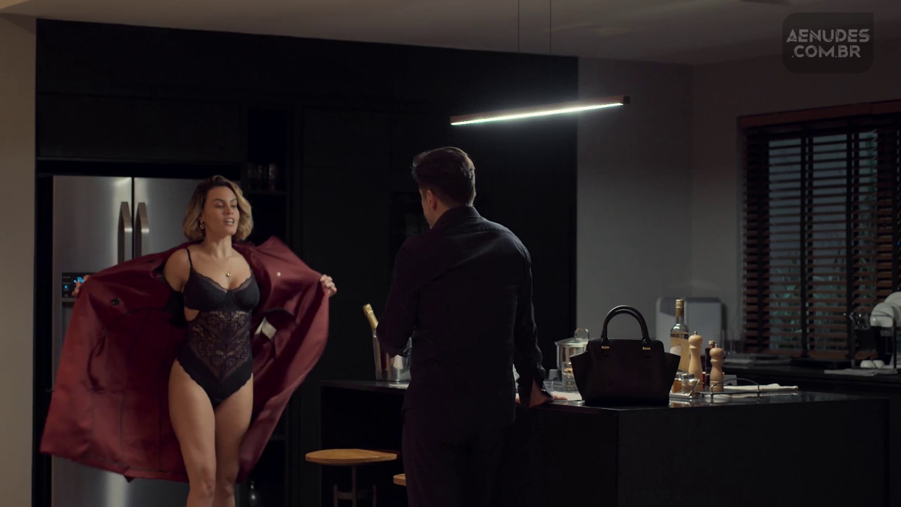 Leticia Lima nua pelada em Amor de Mae