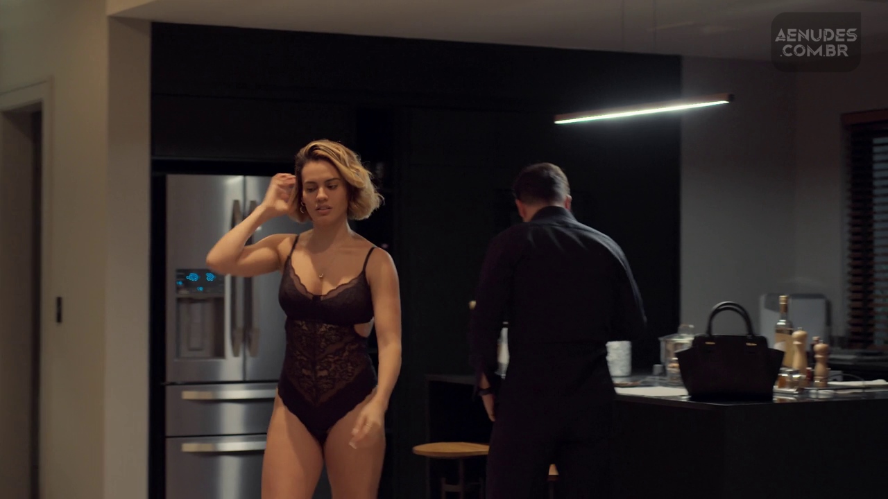 Leticia Lima nua pelada em Amor de Mae